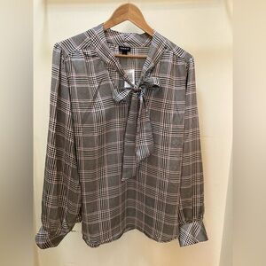 👚 Torrid  Studio Bubble Satin Bow Tie Blouse size 1X. NWT * Very Professional*